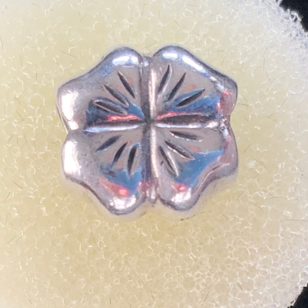 Authentic Pandora Sterling Silver Four Leaf Clover Retired Charm - EUC!